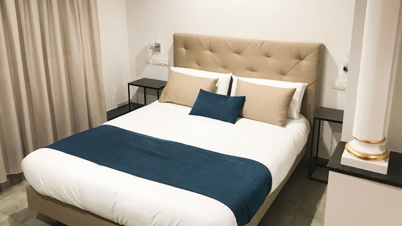 Hotel Duque De Calabria Манзанера Екстериор снимка