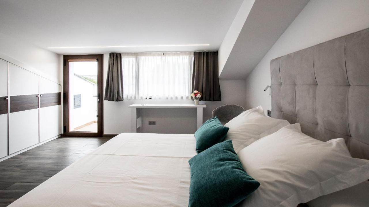 Hotel Duque De Calabria Манзанера Екстериор снимка