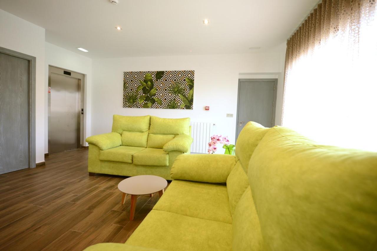 Hotel Duque De Calabria Манзанера Екстериор снимка