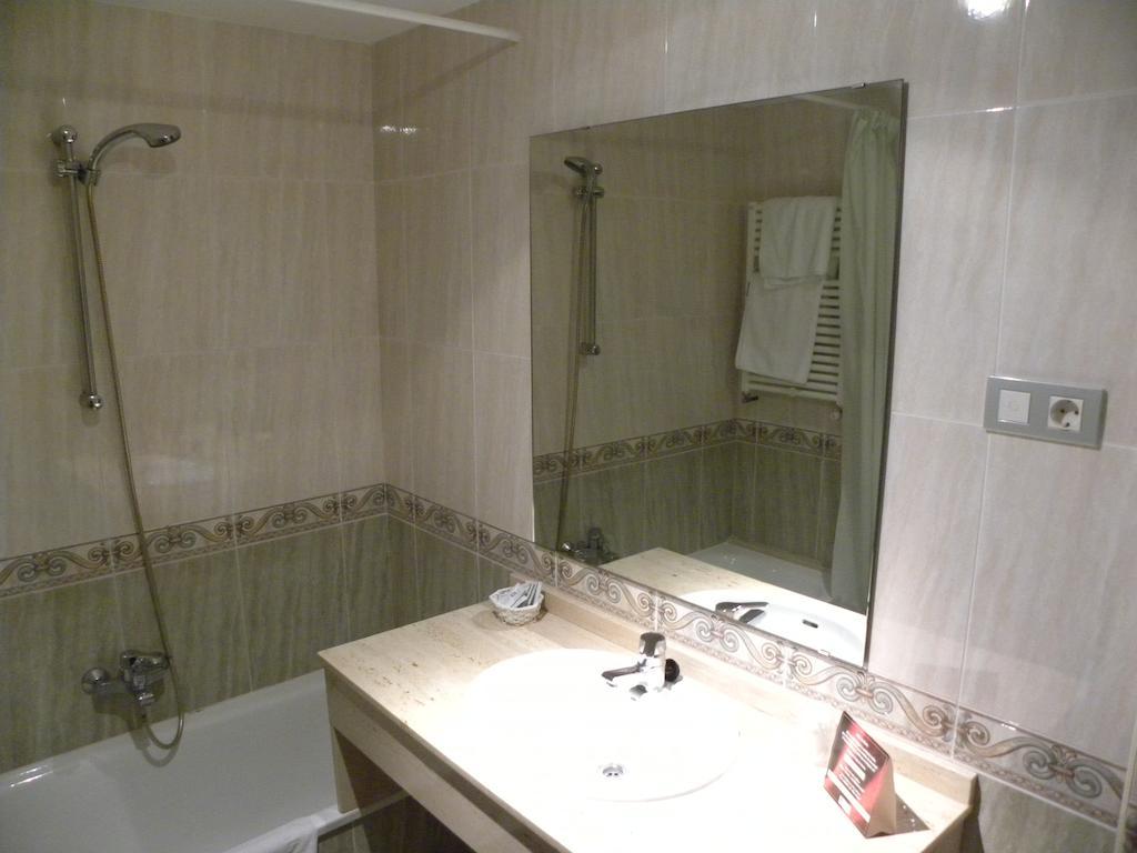 Hotel Duque De Calabria Манзанера Стая снимка