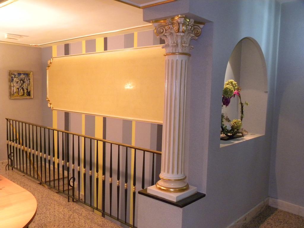 Hotel Duque De Calabria Манзанера Екстериор снимка