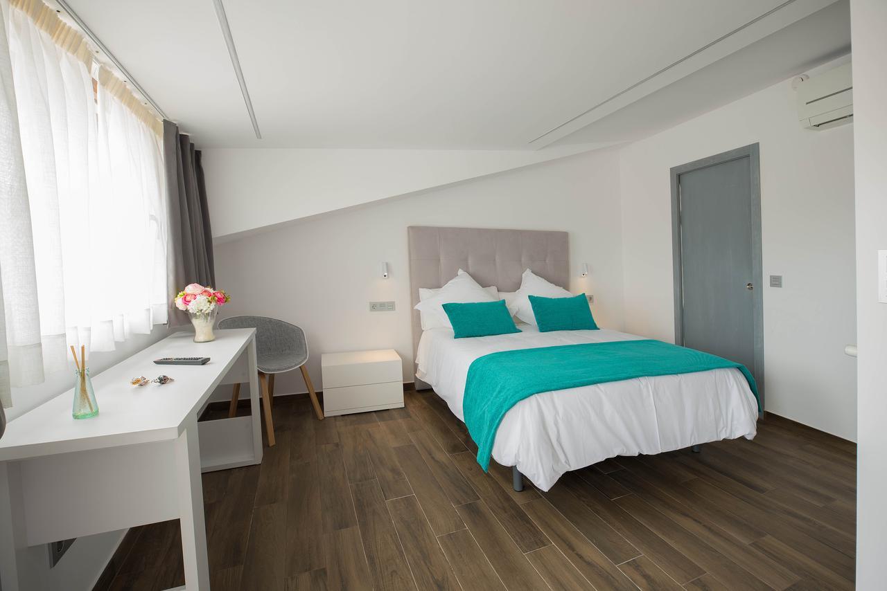 Hotel Duque De Calabria Манзанера Екстериор снимка